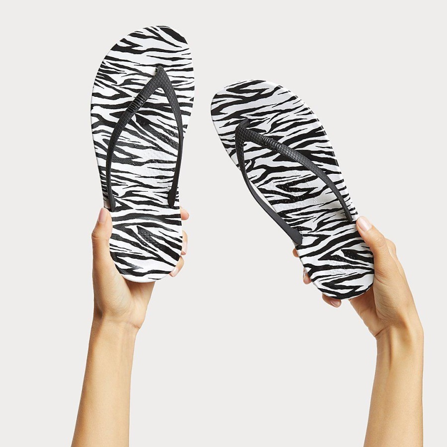 Fitflop IQUSHION Zebra-Print Ergonomic Flip-Flops Zebra