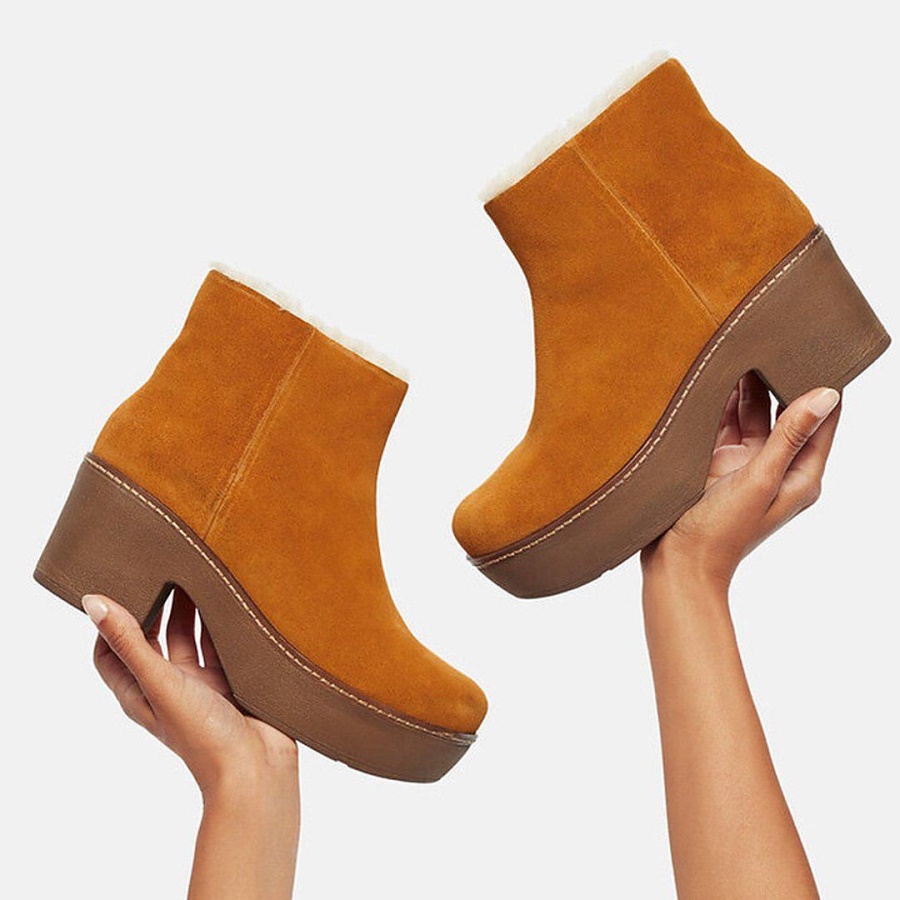 Fitflop PILAR Shearling-Lined Suede Platform Ankle Boots Light Tan