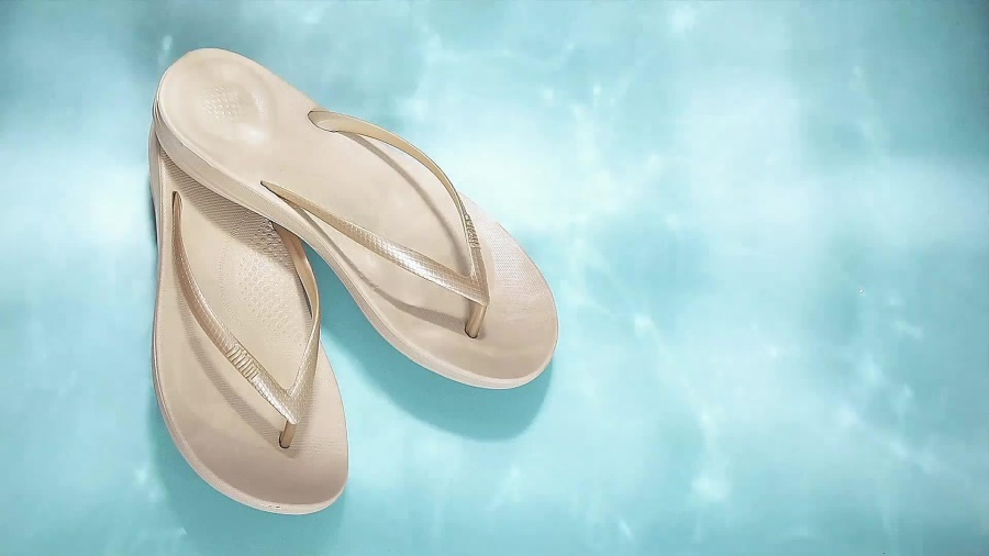 Fitflop iQUSHION Ergonomic Flip-Flops Gold