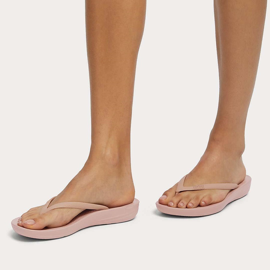 Fitflop iQUSHION Ergonomic Flip-Flops Naked Pink