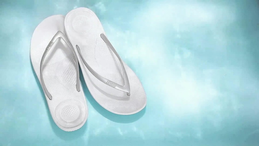 Fitflop iQUSHION Ergonomic Flip-Flops Silver